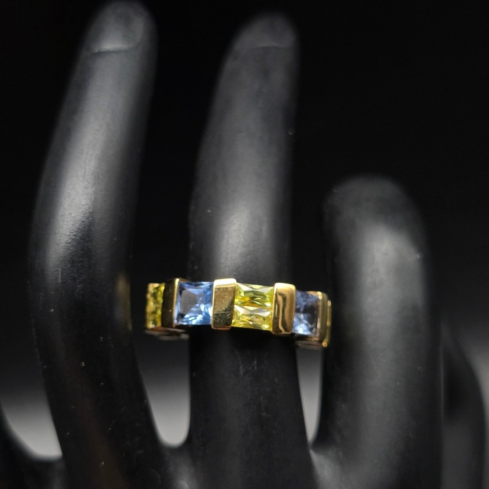 Blue Topaz Green Peridot Ring Gold Tone Size 6.75 Costume Jewelry